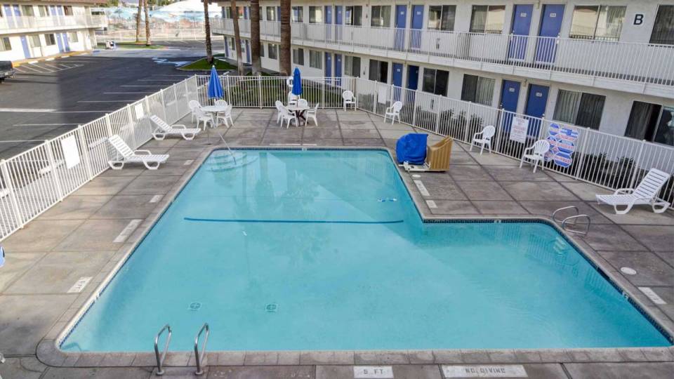 cheap hotels in indio ca