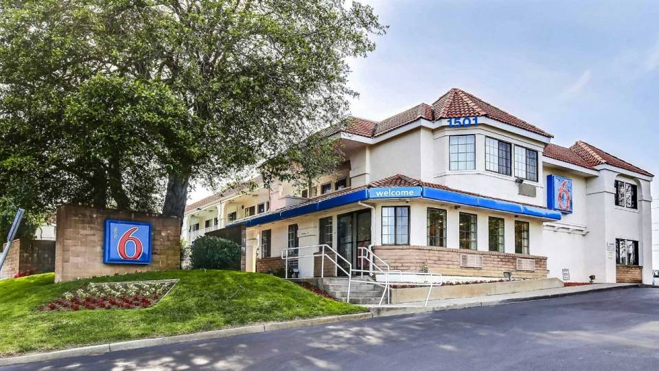 Does Motel 6 Take Dogs