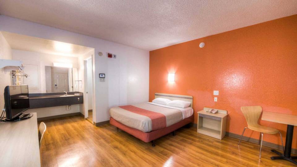 Motel 6 Norwich Ct