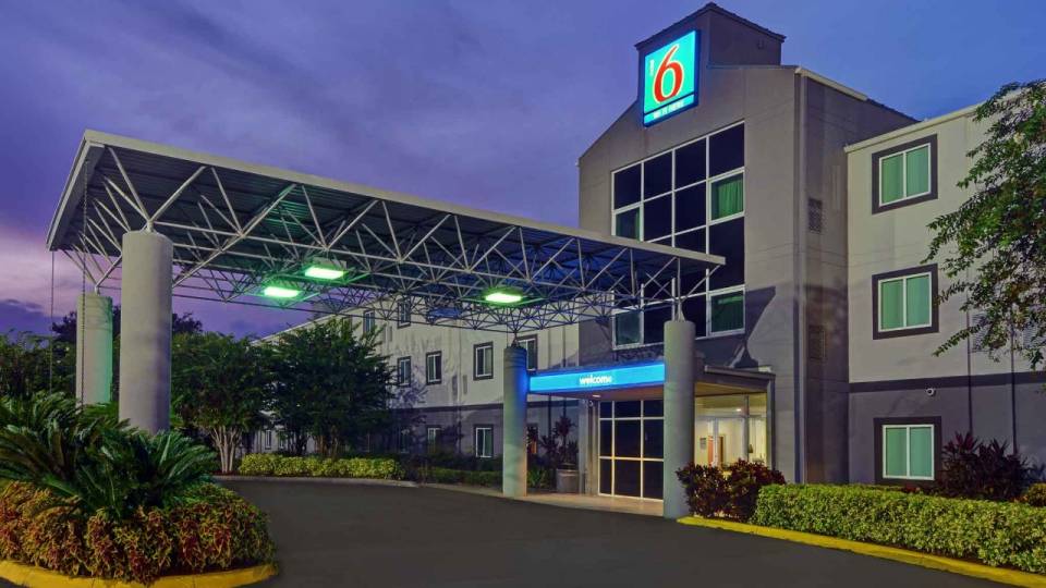 Motel 6 Flour Bluff