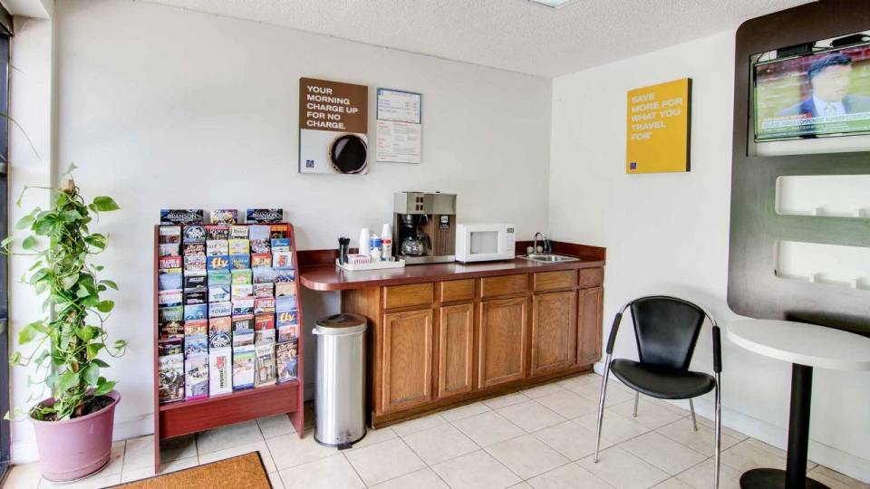 What Time Does Motel 6 Start Serving Breakfast? Jams and Biscuits