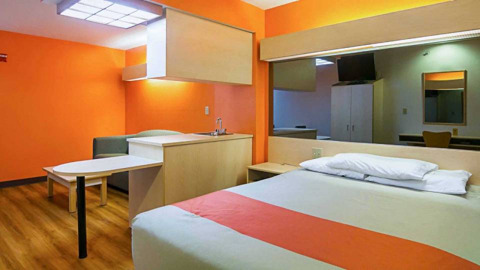 Motel 6 Sycamore Il