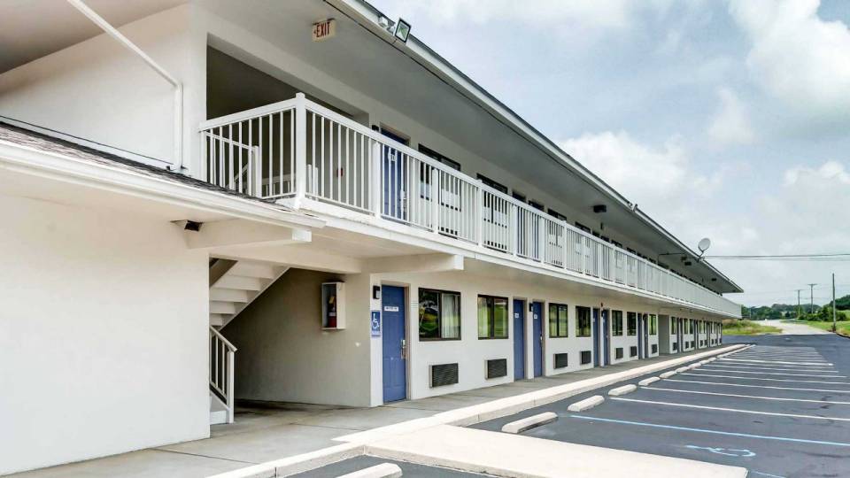 Kentucky Richmond−Berea MSA Motel-6 For Sale