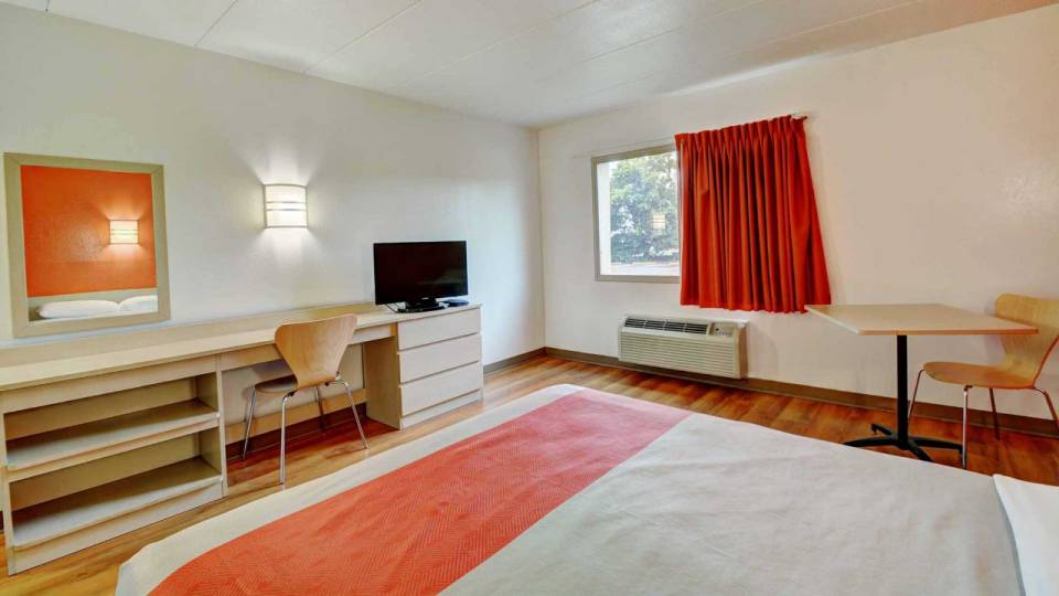 Motel 6 Deerfield Ma