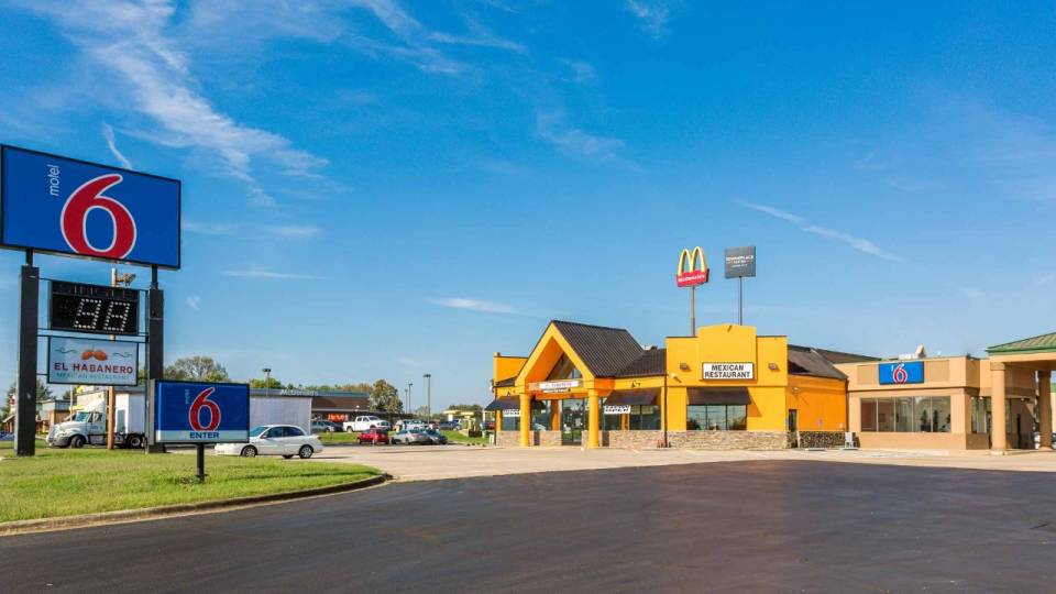 M6_8708_Exterior_1