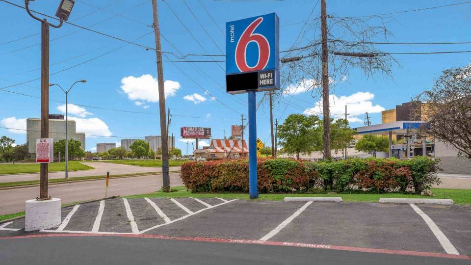 Motel 6 | Book Now and Save on Your Next Stay