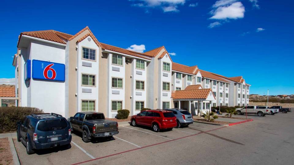 M6_4942_Exterior_1