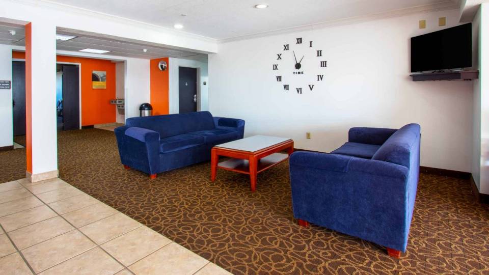 M6_4942_Lobby_1