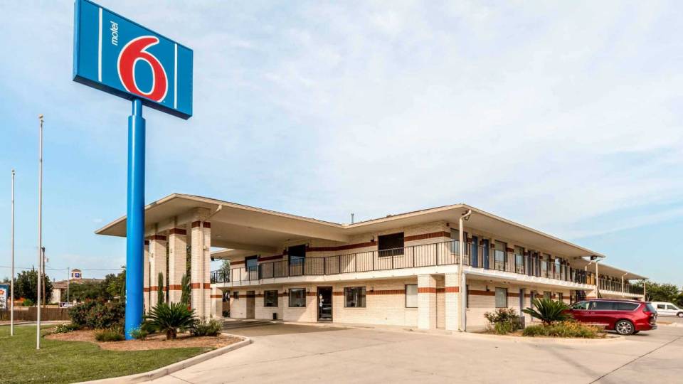 Motel 6 converse tx top