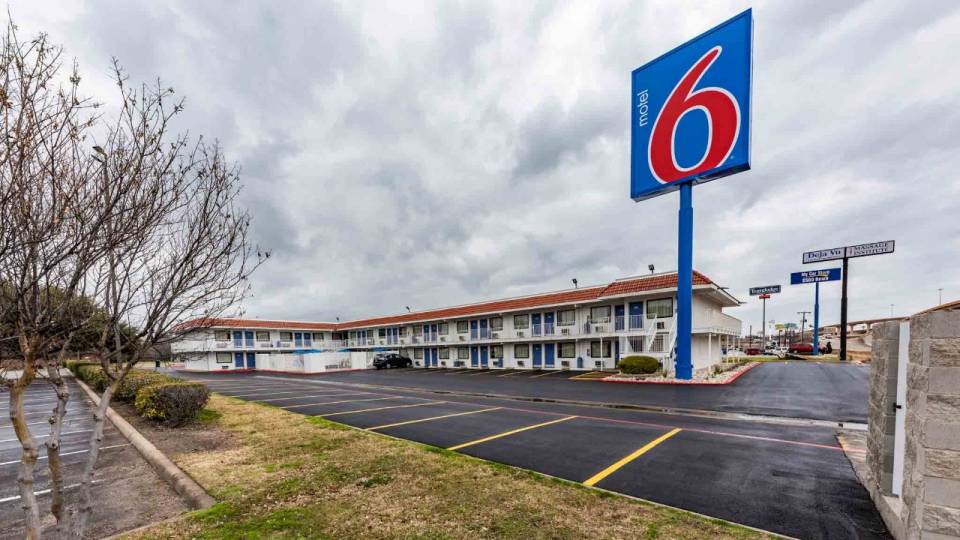 M6_9035_Exterior_01
