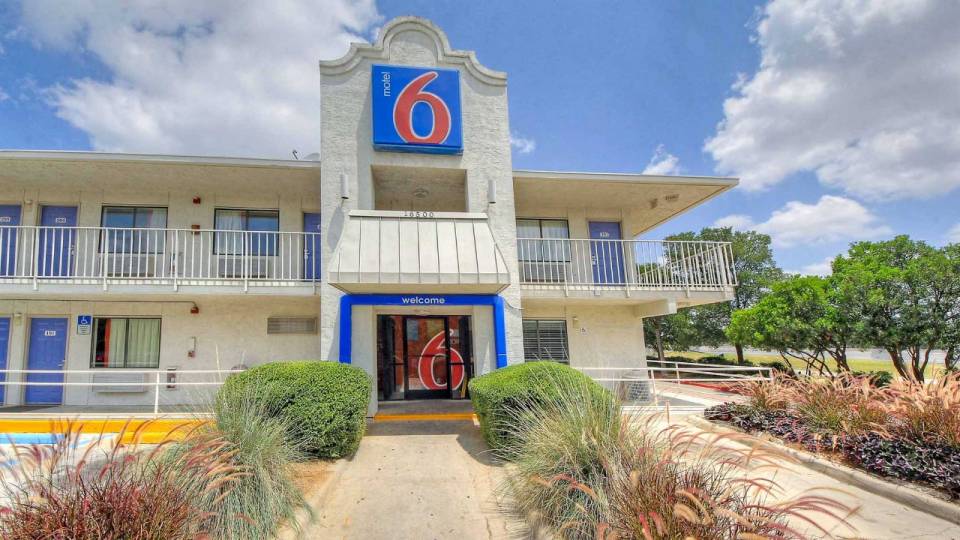 Motel 6 converse tx top