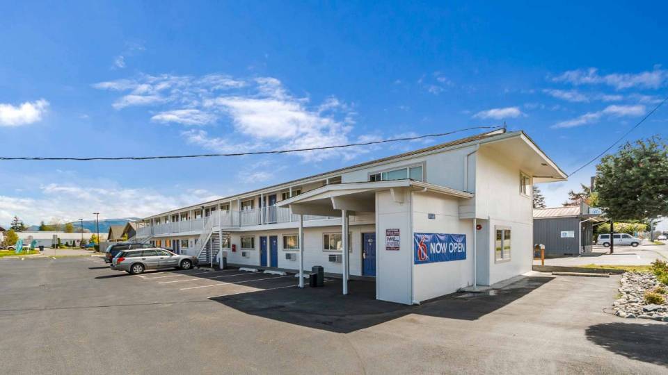 M6_9037_Exterior_02