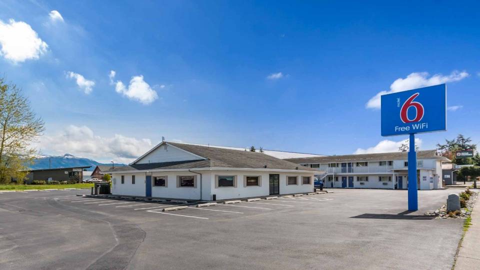M6_9037_Exterior_03