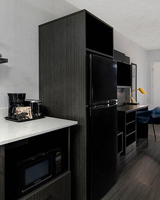 Full Kitchenette